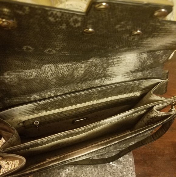 Guess Angela animal print purse. - Picture 4 of 4